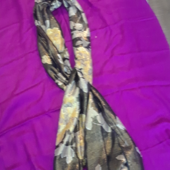 Beautiful Scarf - Picture 2 of 4